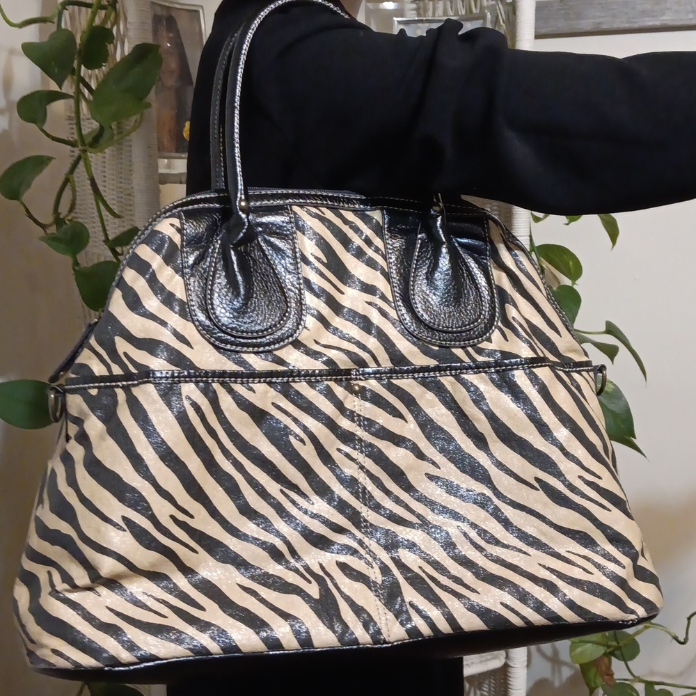 EUC Metropark Handbag LG can't go wrong with this bag